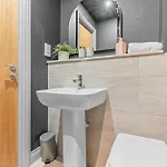 Modern & Relaxing 1-bedroom Flat In By Purestay Leeds (West Yorkshire)