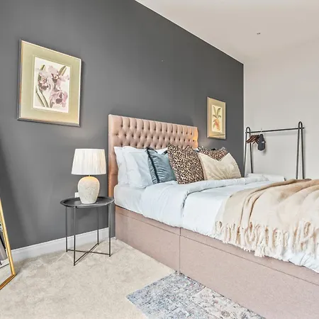 Modern & Relaxing 1-bedroom Flat In By Purestay Apartment *