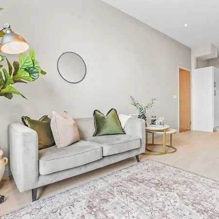 Modern & Relaxing 1-bedroom Flat In By Purestay