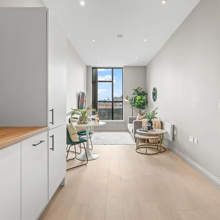 Modern & Relaxing 1-bedroom Flat In By Purestay *