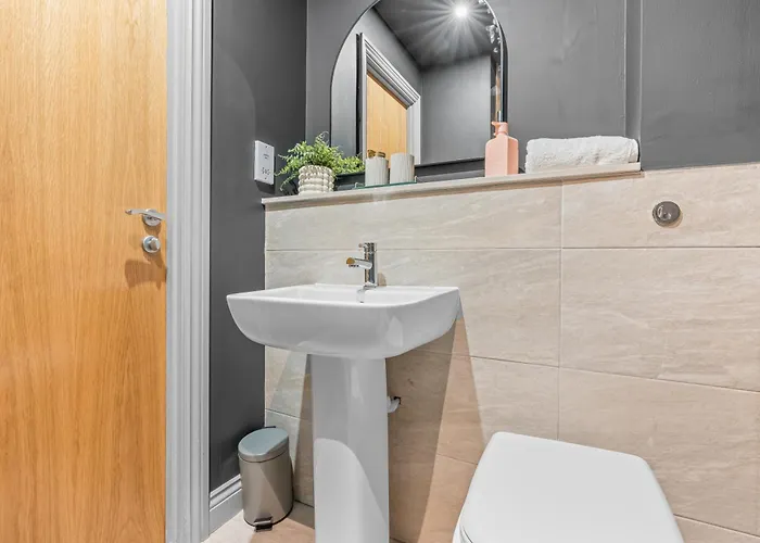 Modern & Relaxing 1-bedroom Flat In By Purestay Leeds (West Yorkshire)