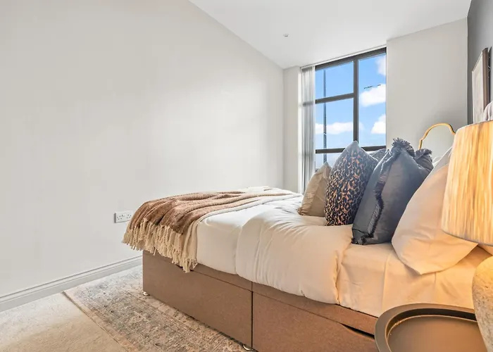 Modern & Relaxing 1-bedroom Flat In By Purestay