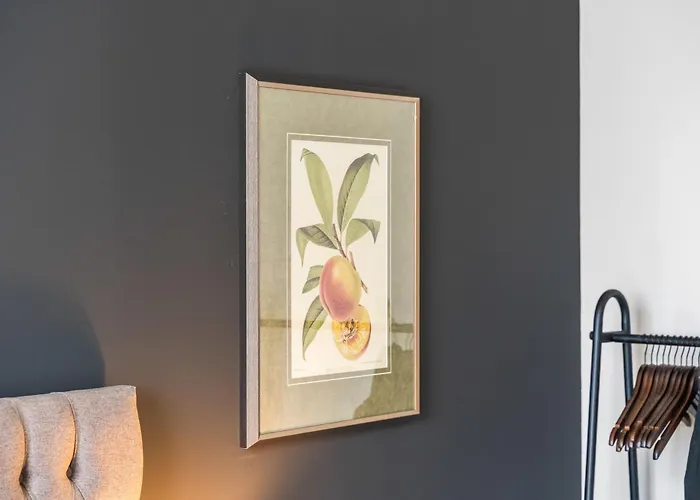 Modern & Relaxing 1-bedroom Flat In By Purestay *