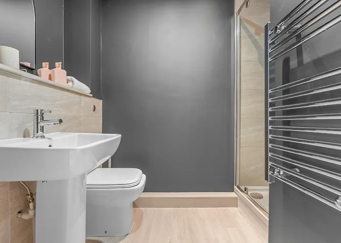 Modern & Relaxing 1-bedroom Flat In By Purestay *