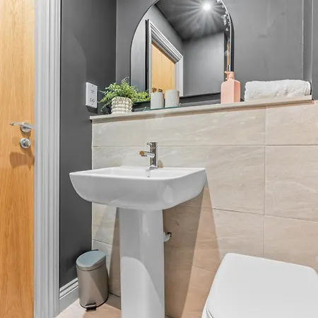 Modern & Relaxing 1-bedroom Flat In By Purestay Leeds (West Yorkshire)